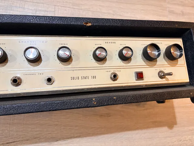 Silvertone Solid State 100 Head, photo 3